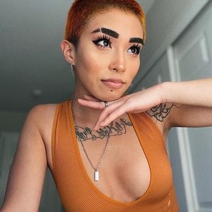 Meet your Posher, Abigail